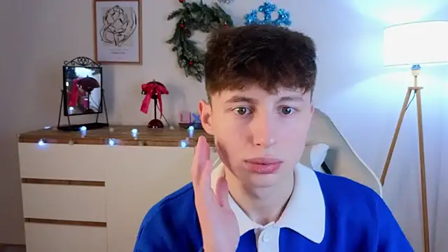 Snapshot of crisp1n chatting on December 14, 3:06 pm crisp1n online show from December 14, 3:06 pm