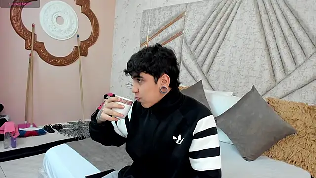 SantiOlsen online show from November 20, 12:05 pm