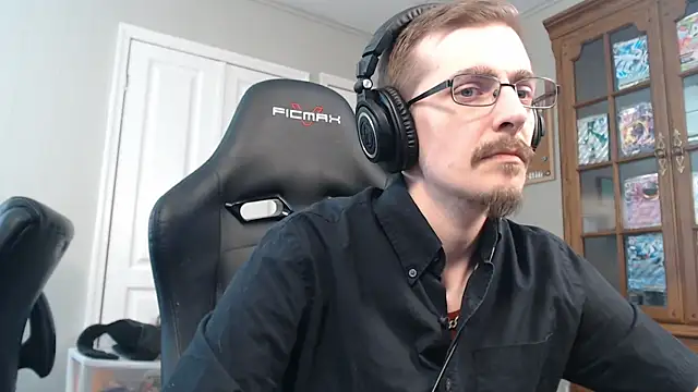 Snapshot of CasuallyCorrupt chatting on November 7, 3:50 am CasuallyCorrupt online show from November 7, 3:50 am