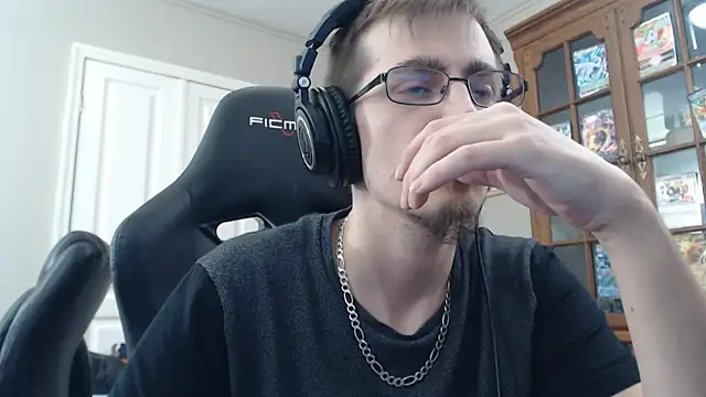 Snapshot of CasuallyCorrupt chatting on November 15, 1:25 am CasuallyCorrupt online show from November 15, 1:25 am