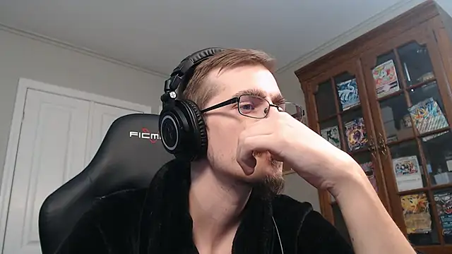 Snapshot of CasuallyCorrupt chatting on November 22, 1:15 am CasuallyCorrupt online show from November 22, 1:15 am