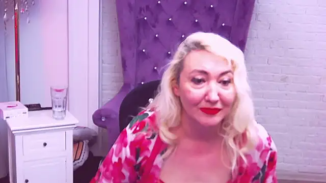 LadyKriss online show from November 6, 6:14 am