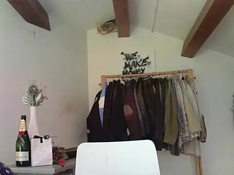 Snapshot of DeboraMee chatting on October 23, 3:22 pm DeboraMee online show from October 23, 3:22 pm