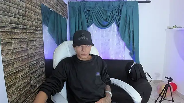 paul booy online show from November 19, 2:33 am