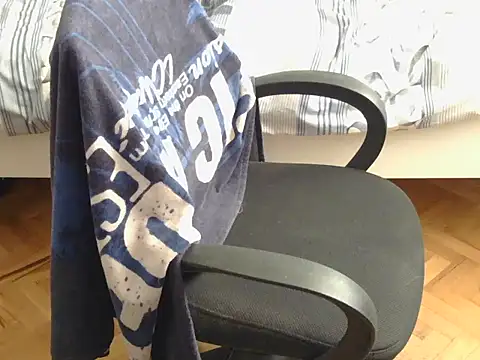 Snapshot of moneyman_11 chatting on October 24, 12:45 pm moneyman 11 online show from October 24, 12:45 pm