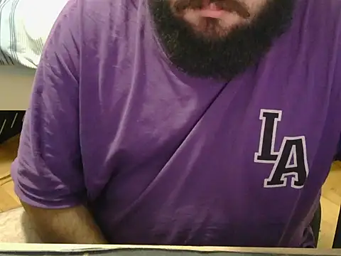 Snapshot of moneyman_11 chatting on November 6, 2:29 pm moneyman 11 online show from November 6, 2:29 pm