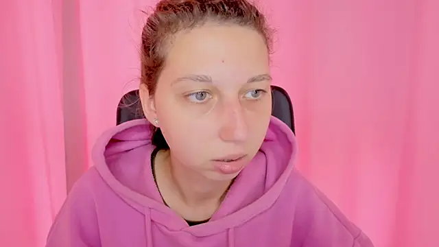 CuteEllii online show from October 22, 9:31 am