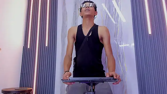 Sex Boy 33  online show from November 2, 9:17 pm