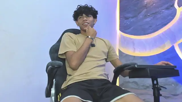 Sex Boy 33  online show from November 21, 4:33 am