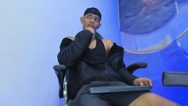 Sex Boy 33  online show from November 24, 4:56 am