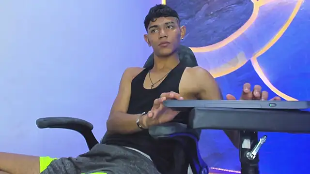 Sex Boy 33  online show from November 25, 5:29 am