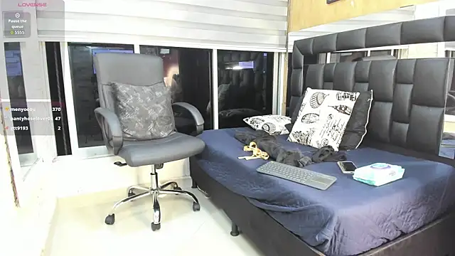 Sasha Davila online show from November 12, 10:04 am