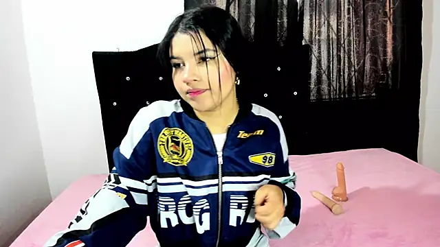 Sara Moon 18 online show from October 21, 8:20 pm