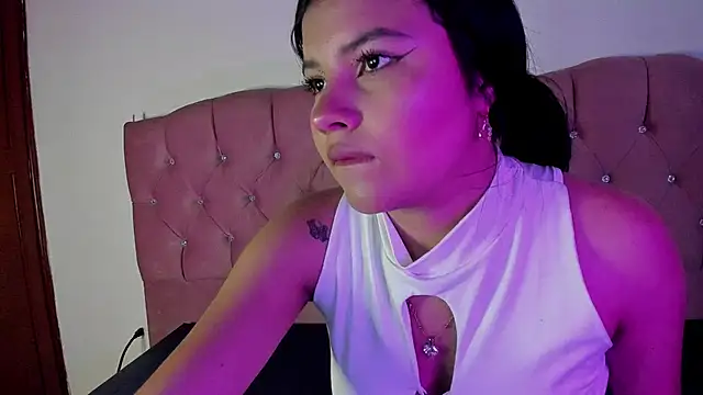 Sara Moon 18 online show from October 23, 8:18 pm