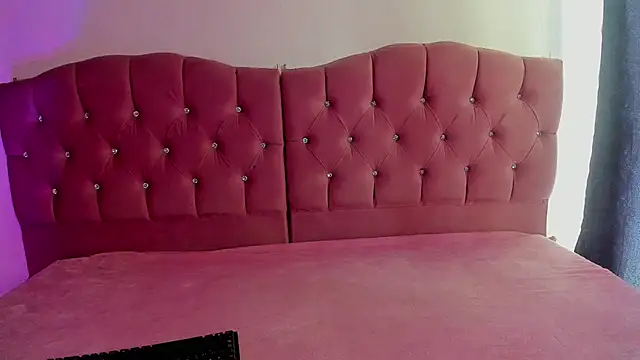 Sara Moon 18 online show from November 5, 8:09 pm