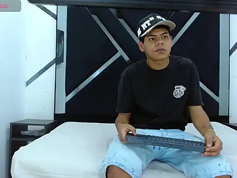 Snapshot of Yordi_Alpha chatting on November 5, 1:11 pm Yordi Alpha online show from November 5, 1:11 pm