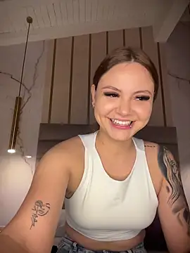 Snapshot of Beella1_ chatting on November 12, 11:43 am Beella1 online show from November 12, 11:43 am