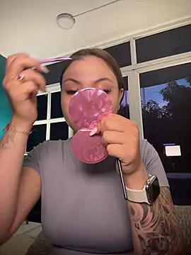 Snapshot of Beella1_ chatting on November 27, 11:34 am Beella1 online show from November 27, 11:34 am