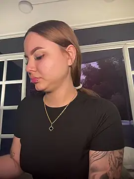 Snapshot of Beella1_ chatting on November 29, 11:57 am Beella1 online show from November 29, 11:57 am