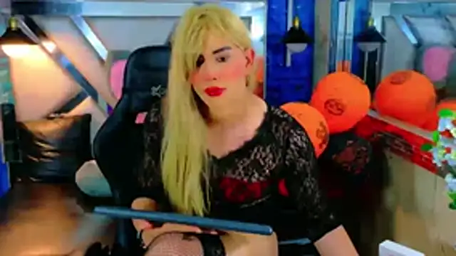 Jennfer Winson online show from October 25, 10:15 pm