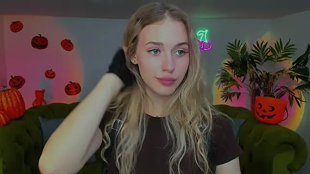 sassy cutie online show from October 30, 8:20 pm