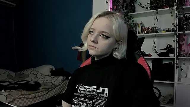 Snapshot of Holy_Mistress_S chatting on November 7, 10:26 am Holy Mistress S online show from November 7, 10:26 am