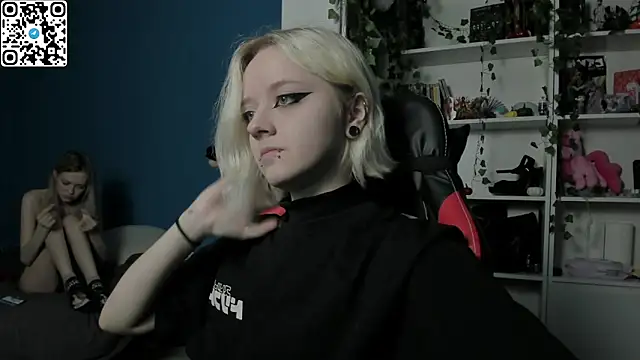 Snapshot of Holy_Mistress_S chatting on November 29, 9:56 am Holy Mistress S online show from November 29, 9:56 am