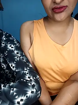 Snapshot of CoupleShow_432 chatting on November 30, 4:33 pm CoupleShow 432 online show from November 30, 4:33 pm