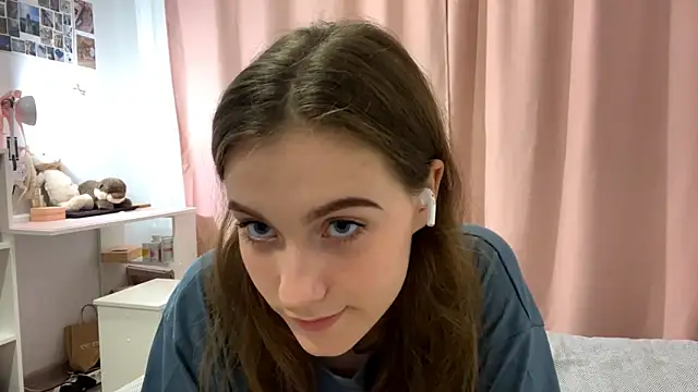 Kira Sanders online show from October 28, 5:04 pm