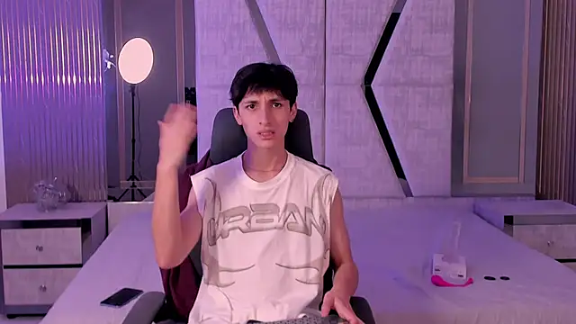 LiamPage  online show from October 28, 9:06 pm