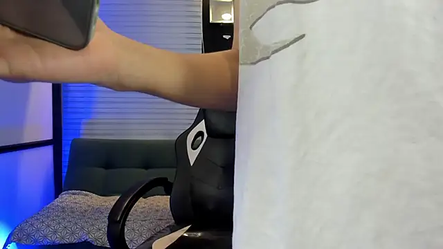 LiamPage  online show from November 18, 8:57 pm