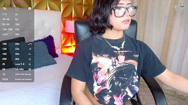 Velvet Sin  online show from November 11, 12:32 am