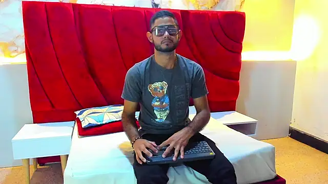 YEFERSON SCOTT online show from October 24, 7:21 pm