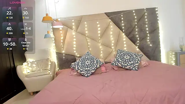 EmmaCarther online show from November 7, 6:08 pm