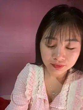 Snapshot of o-one-o chatting on December 17, 10:27 pm o-one-o online show from December 17, 10:27 pm