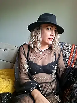 Raven Fantastic online show from October 22, 2:28 pm