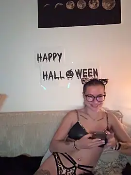 AlyssaSchwarz online show from October 31, 6:42 pm