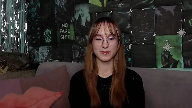 AlishaKellyi online show from October 24, 5:37 am