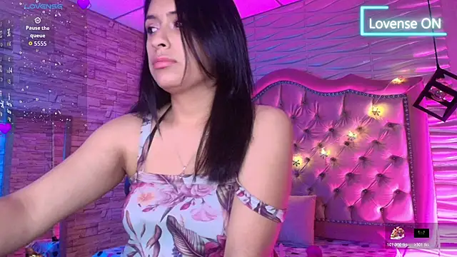 Roxanne Han online show from November 7, 11:43 am