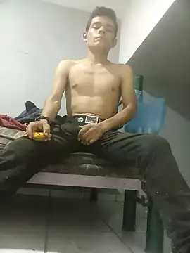 Snapshot of HSexy_Men00 chatting on October 28, 2:15 am HSexy Men00 online show from October 28, 2:15 am