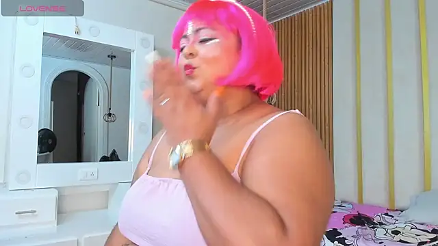 Snapshot of Hanna_curvy_ chatting on October 25, 11:29 am Hanna curvy online show from October 25, 11:29 am