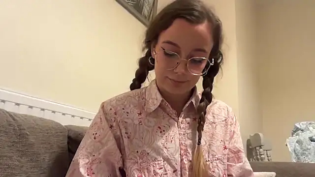 Snapshot of lolatheangel chatting on December 14, 7:51 pm lolatheangel online show from December 14, 7:51 pm