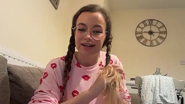 Snapshot of lolatheangel chatting on December 16, 8:03 pm lolatheangel online show from December 16, 8:03 pm