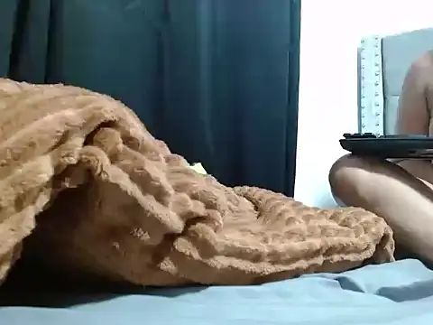 Snapshot of CeleneOrtiz chatting on December 17, 12:05 am CeleneOrtiz online show from December 17, 12:05 am