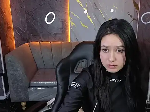 Snapshot of Aleja05_b chatting on October 23, 8:18 pm Aleja05 b online show from October 23, 8:18 pm