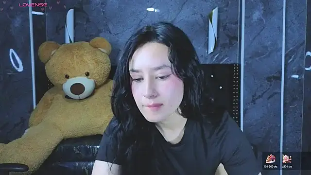 Snapshot of Aleja05_b chatting on December 14, 3:17 pm Aleja05 b online show from December 14, 3:17 pm