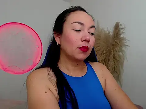 Yadis hot online show from November 20, 8:52 pm