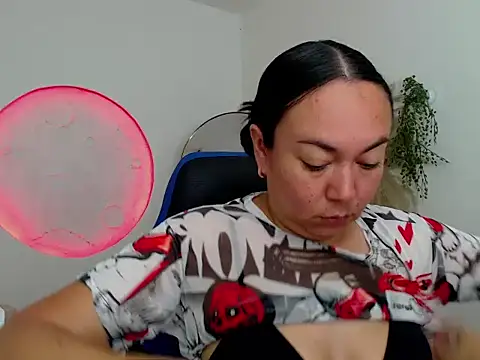 Yadis hot online show from December 1, 10:15 pm