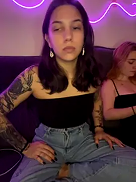 Hannahinfame online show from November 20, 5:07 am