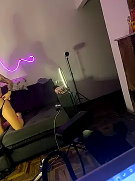 Hannahinfame online show from November 27, 7:54 am